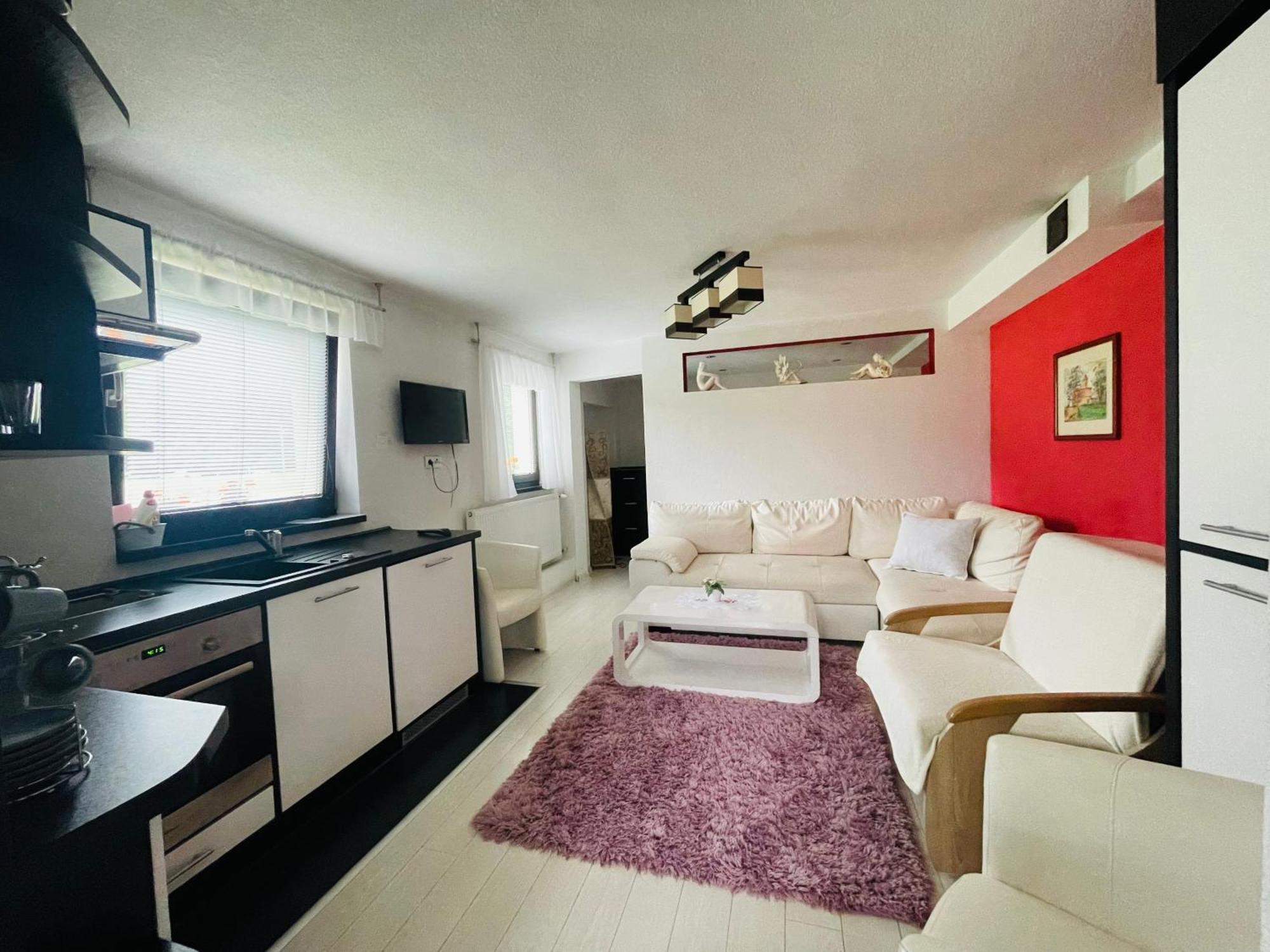 Apartmany Pod Troma Korunami Cerveny Klastor Exterior photo