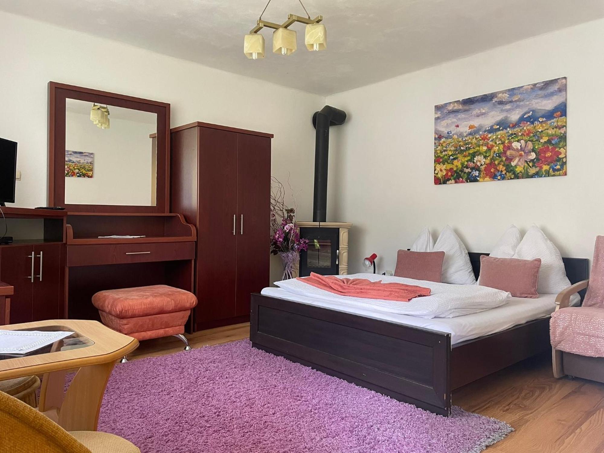 Apartmany Pod Troma Korunami Cerveny Klastor Exterior photo